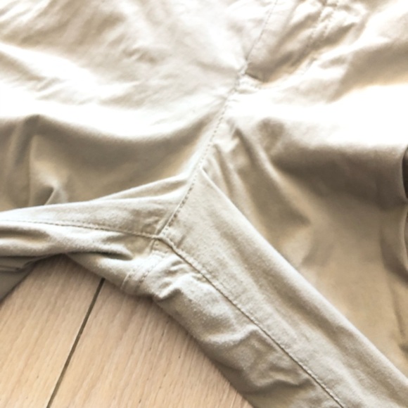 Eddie Bauer Outdoor Hiking Shorts with Zippered Pockets in Beige Size 16 - Picture 12 of 16